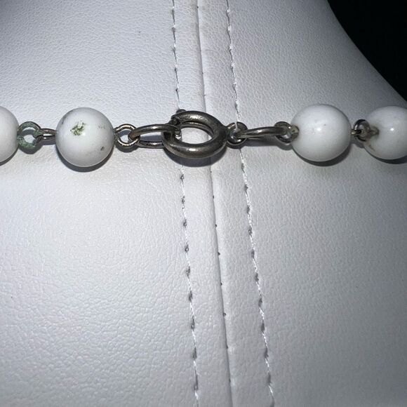 Vintage White Bead and Silver Tone Tassel Necklace - Picture 5 of 8